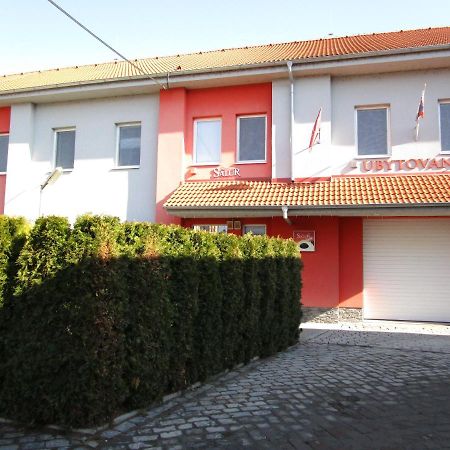 Bed and Breakfast Salur Nové Zámky Zewnętrze zdjęcie