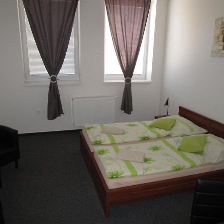 Bed and Breakfast Salur Nové Zámky Zewnętrze zdjęcie