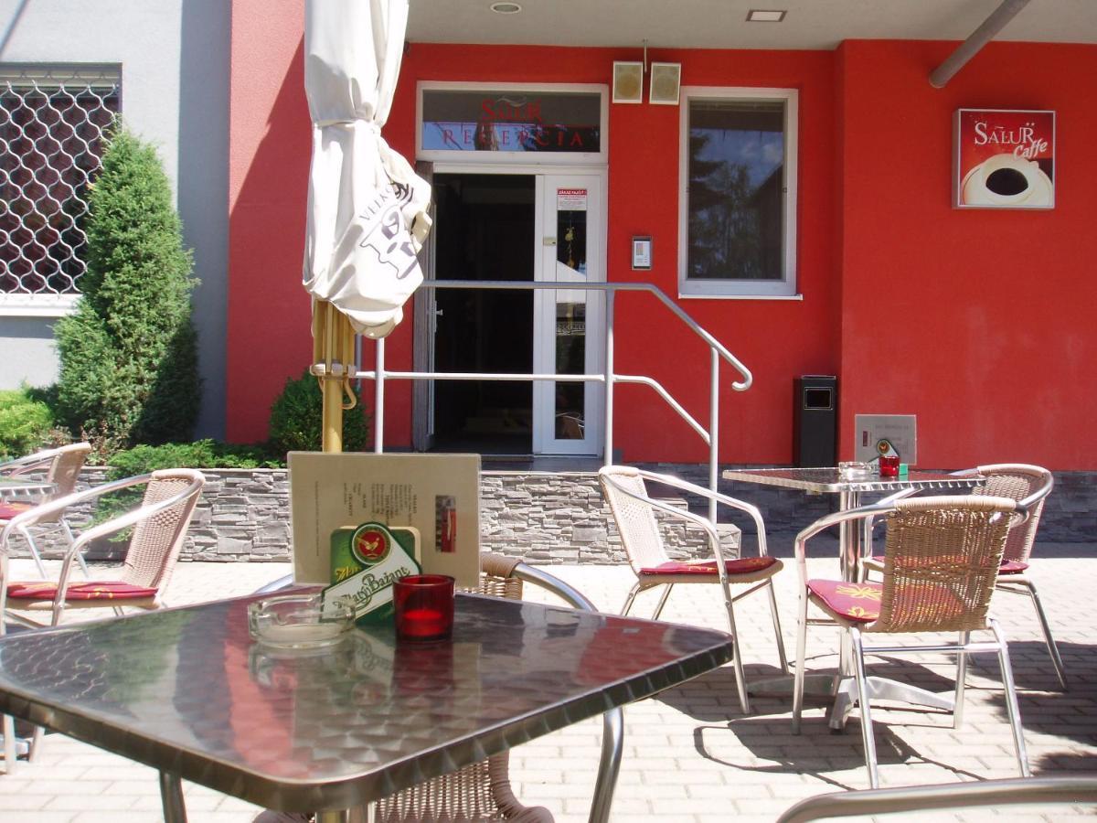 Bed and Breakfast Salur Nové Zámky Zewnętrze zdjęcie